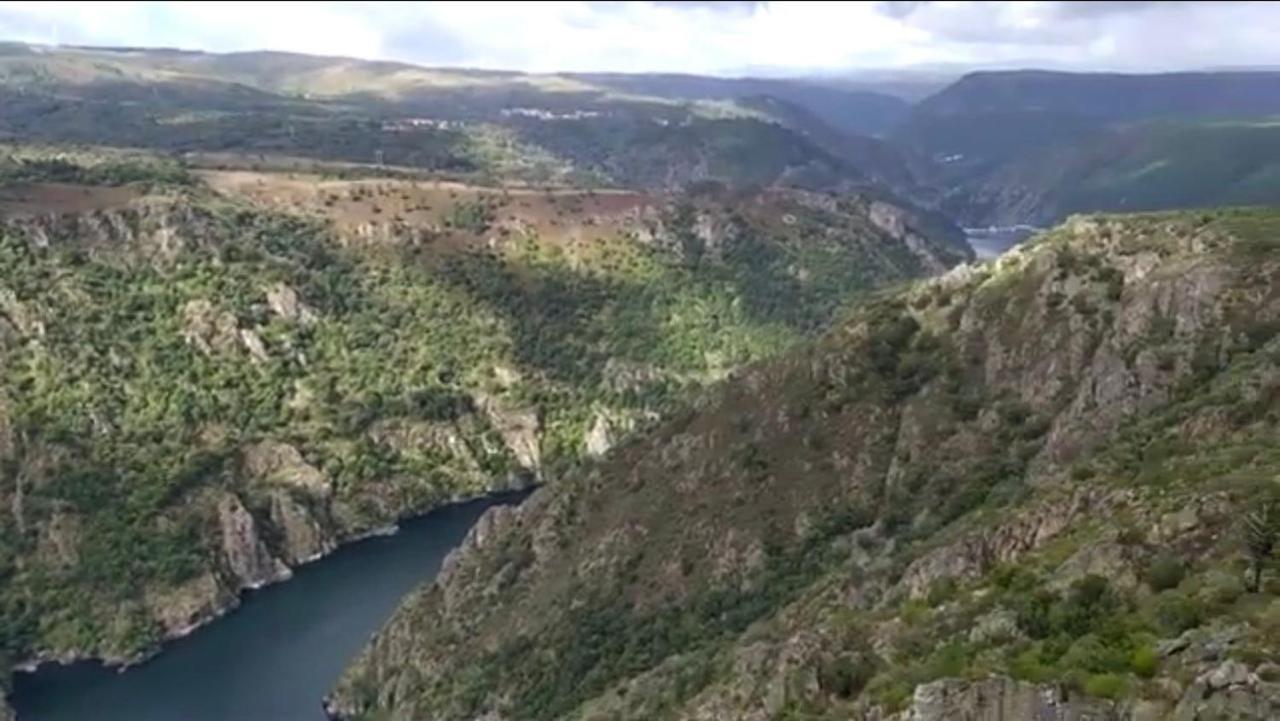 Casa Bolmente A Ver En La Ribeira Sacra. Villa Sober Luaran gambar